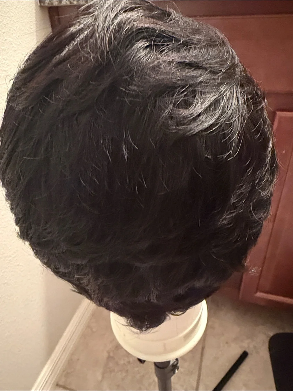 Black Short Layered Women's Wig - Unbranded human hair